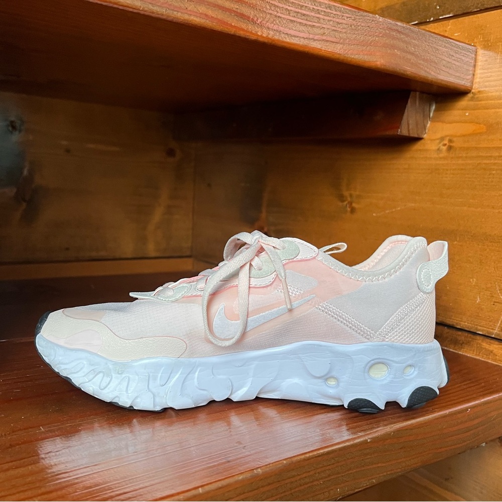 Women’s Nike Art3mis Shoes - Picture 3 of 7